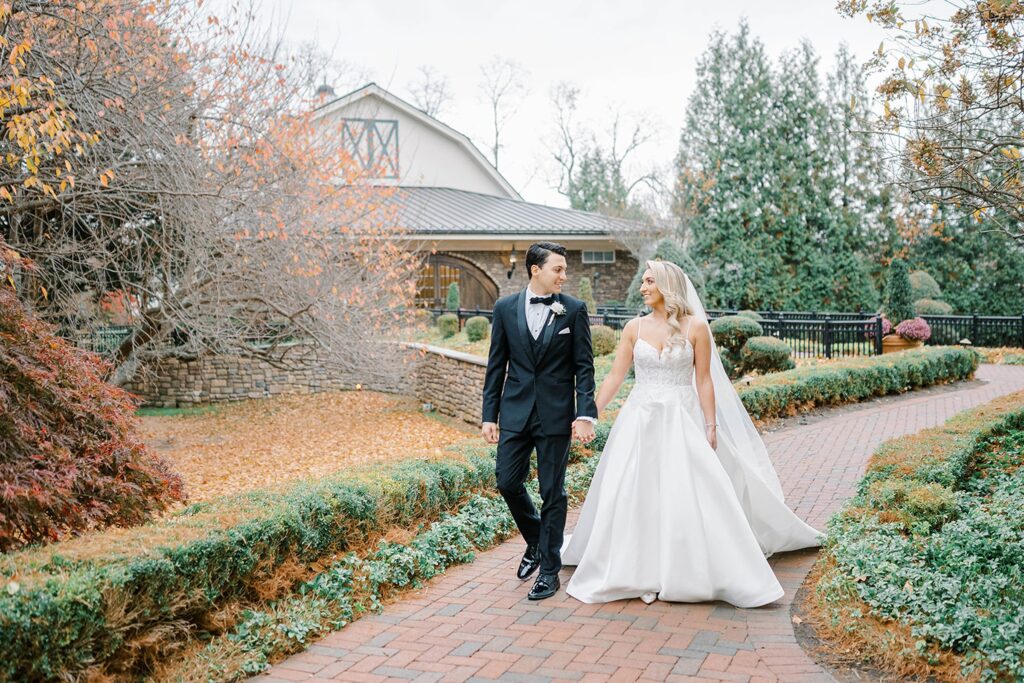 Ashford Estate outdoor fall wedding photos