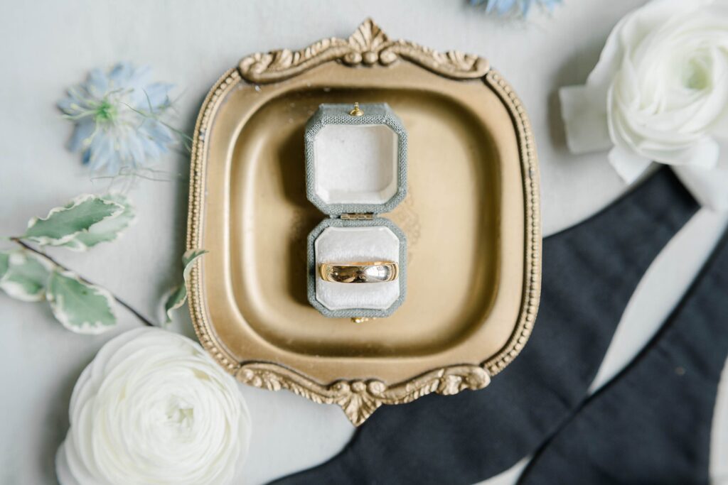 Grooms Details in Grooms Suite at Parque Ridley Creek 