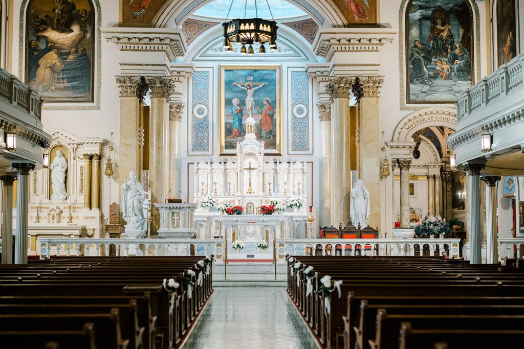 A Philadelphia Catholic Wedding Ceremony in Old City 